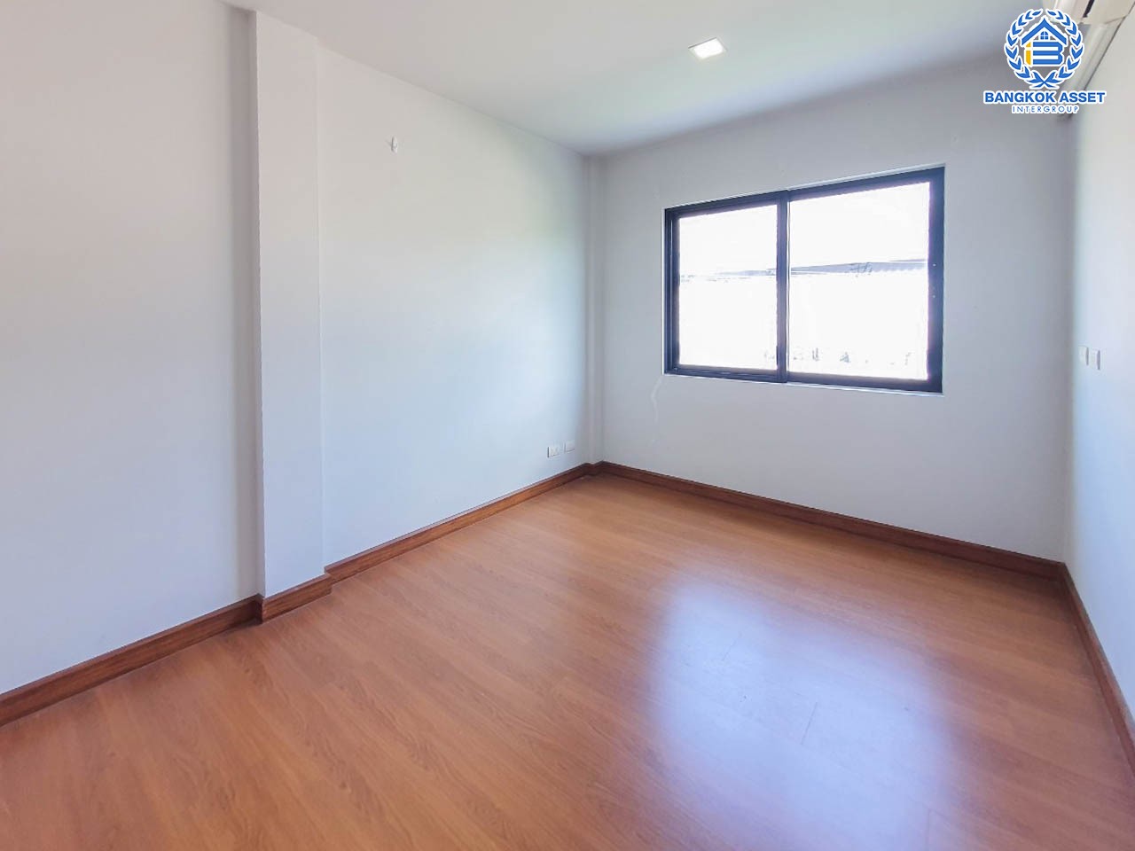 *****ทาวน์โฮมมือสอง 3 ชั้น ม.แกรนด์ ไอ-ดีไซน์ วิภาวดี หน้าบ้านกว้างถึง 6.5 เมตร บนเนื้อที่มากถึง 29.2 ตร.ว. ฟังก์ชันจัดเต็ม 3 ห้องนอน 3 ห้องน้ำ 2 ที่จอดรถ พร้อมอยู่ แถมฟรี! เครื่องปรับอากาศ 4 เครื่อง เครื่องดูดควัน 1 เครื่อง ทำเลดี เชื่อมต่อถนนวิภาวดี และถนนพหลโยธิน